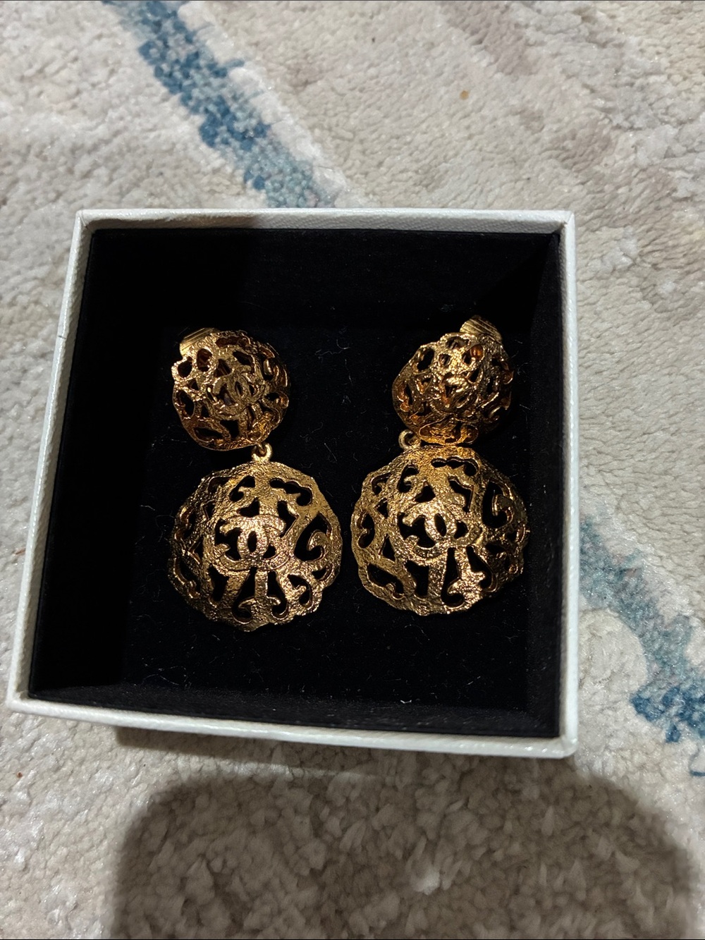 Vintage Chanel clip on earrings in great condition